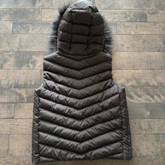 Gap Puffer Vest - NEW - Picture 3 of 3